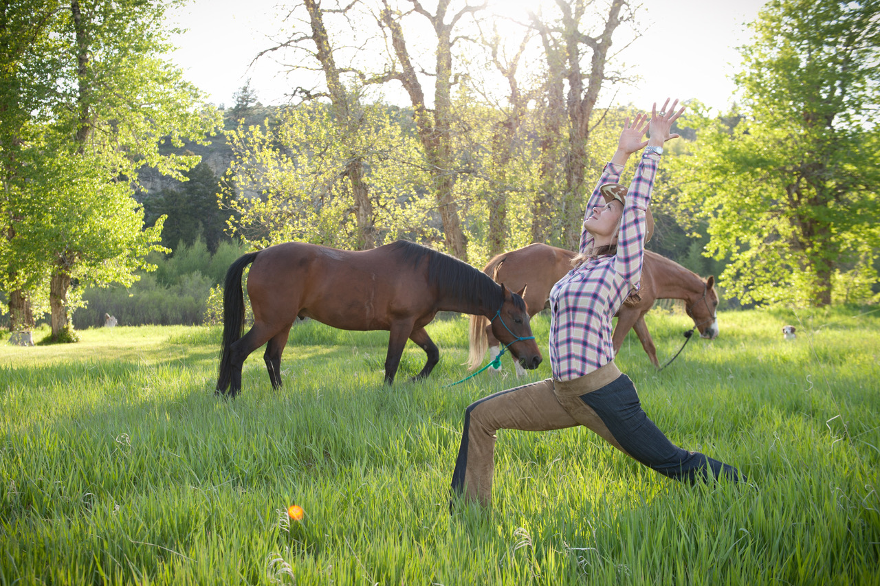 yoga-horse-riders-crescent