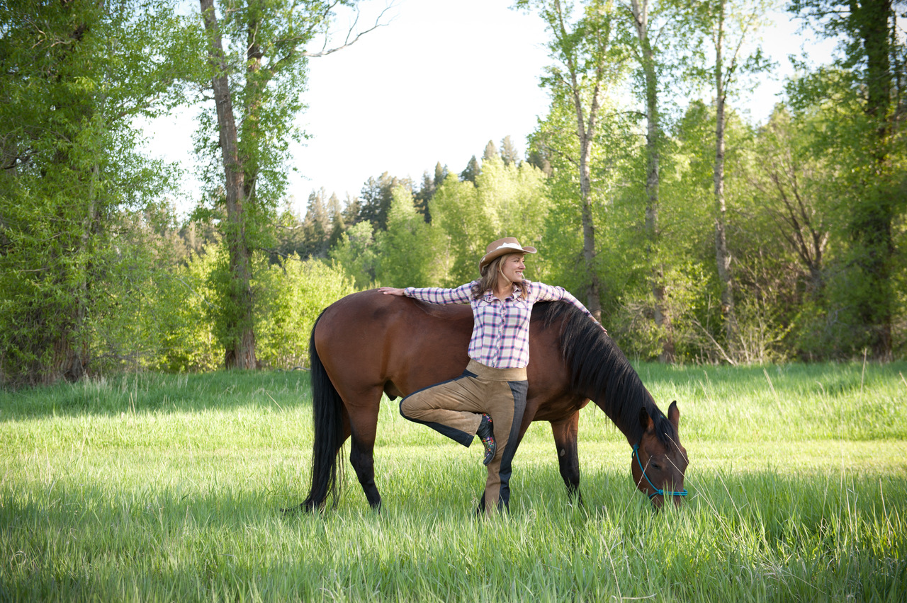 5 Yoga Poses Equestrians Should Do Before Every Ride