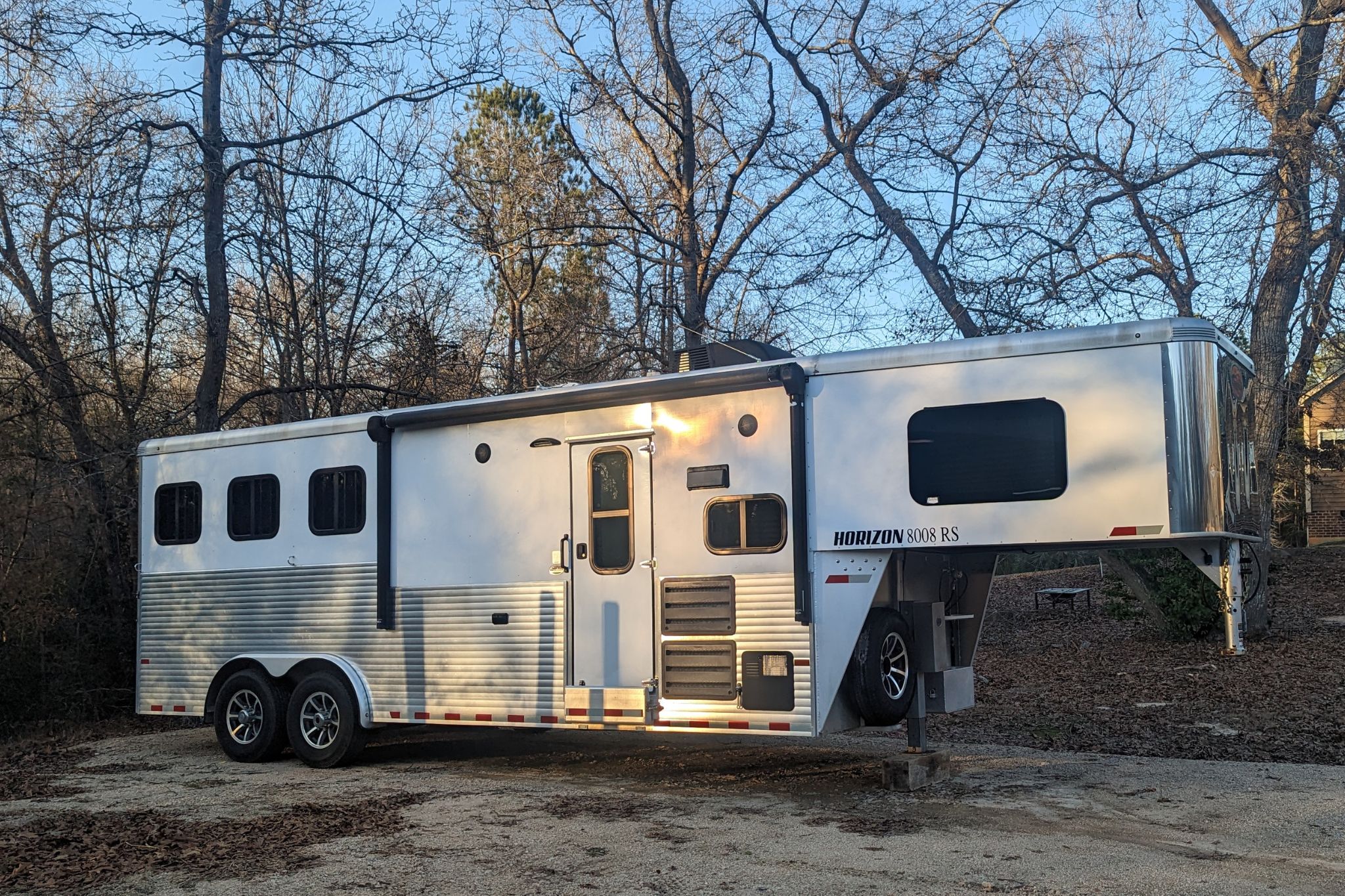 this-horse-trailer-model-featherlite-has-massive-luxury-living