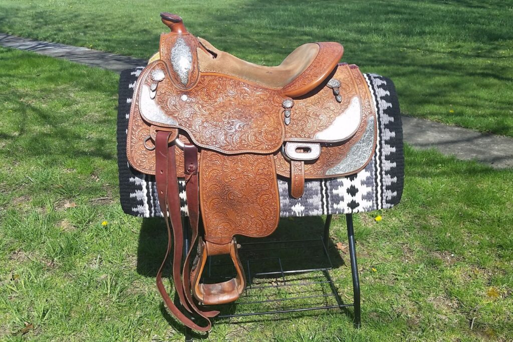 wool saddle pad with show saddle