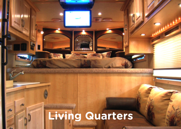 horse trailer with living quarters